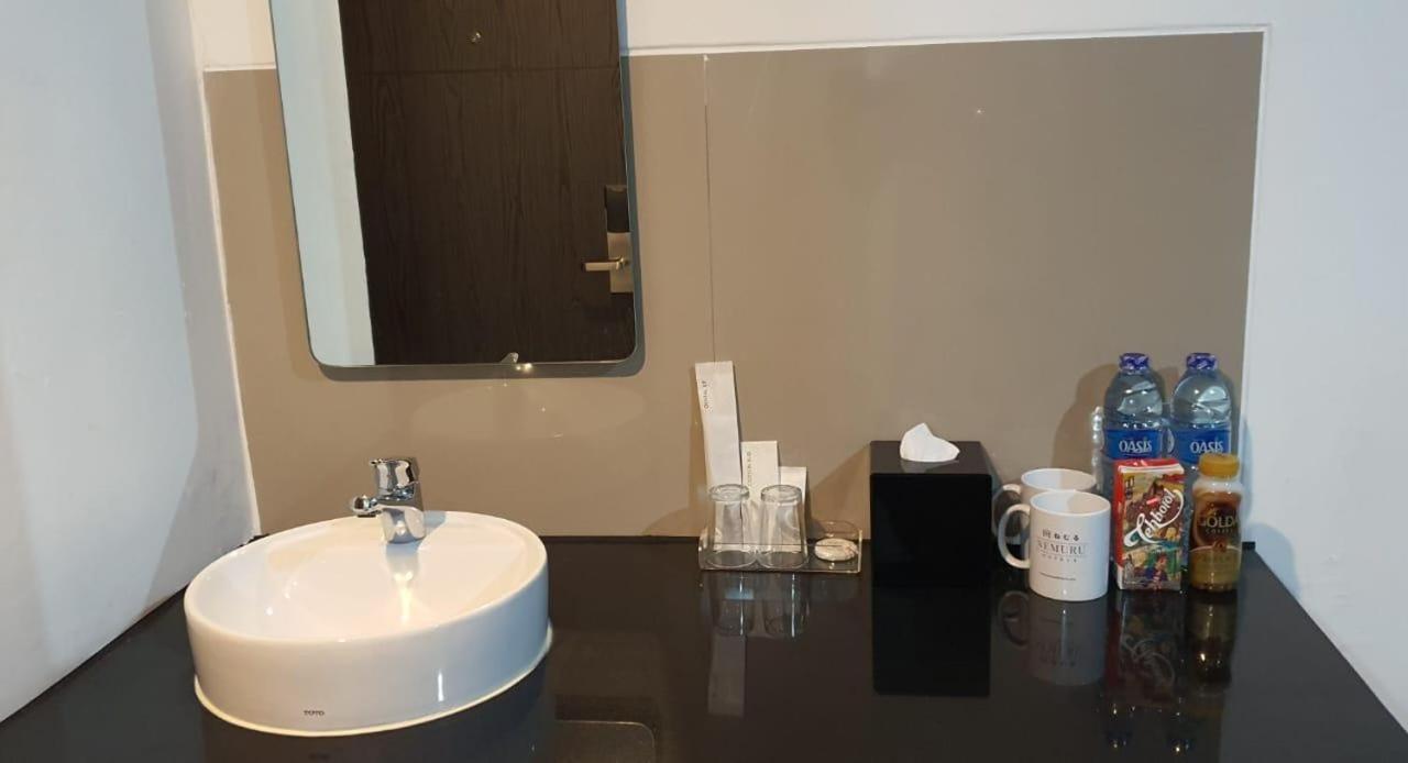 Nemuru Hotel Ciputat Pondokcabe Hilir Εξωτερικό φωτογραφία